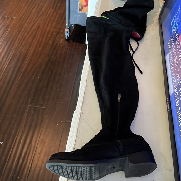 Catherine Malandrino above the keen Boots - Picture 3 of 3